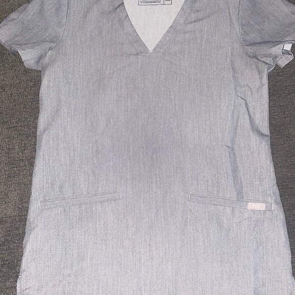 Figs Graphite Casma Three Pocket Top XXS - Picture 2 of 3